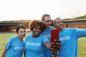 仰泳项目美队稳住阵脚，仰泳的比赛视频