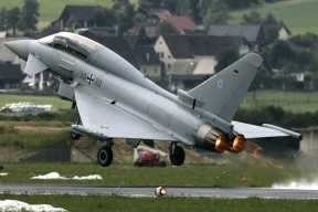 开云官网首页-法兰克福整体压迫强度令对手难以推进，法兰克福伤停情况