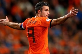 东亚杯中国足球晋级 球迷现场气氛热烈，东亚杯国足成绩