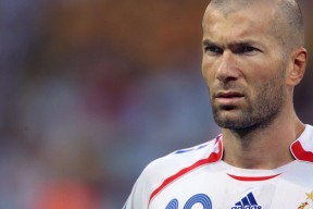 苏里南男篮在国际锦标赛中拼搏，追求突破