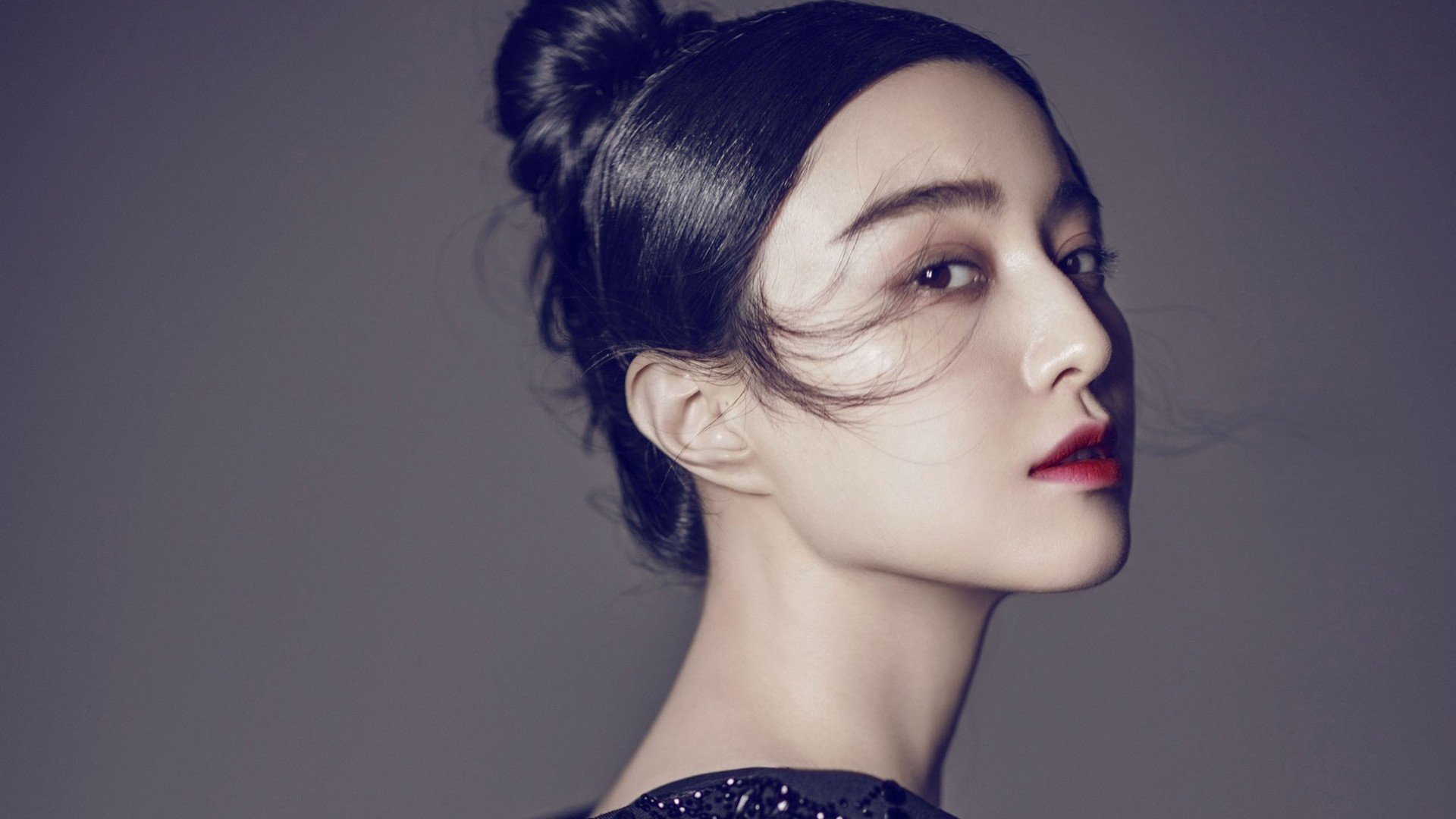 东亚杯中国青年队平局 球迷鼓励表现积极，中国队东亚杯冠军